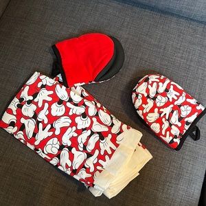 Mickey kitchen towel and oven mitt set